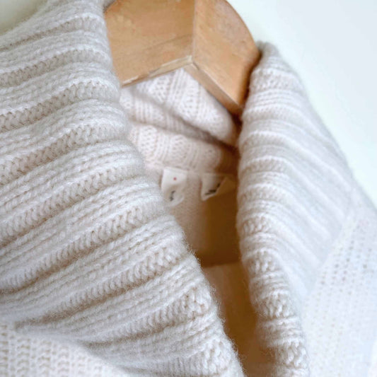 moth oversized wool-blend fireside turtleneck - size small