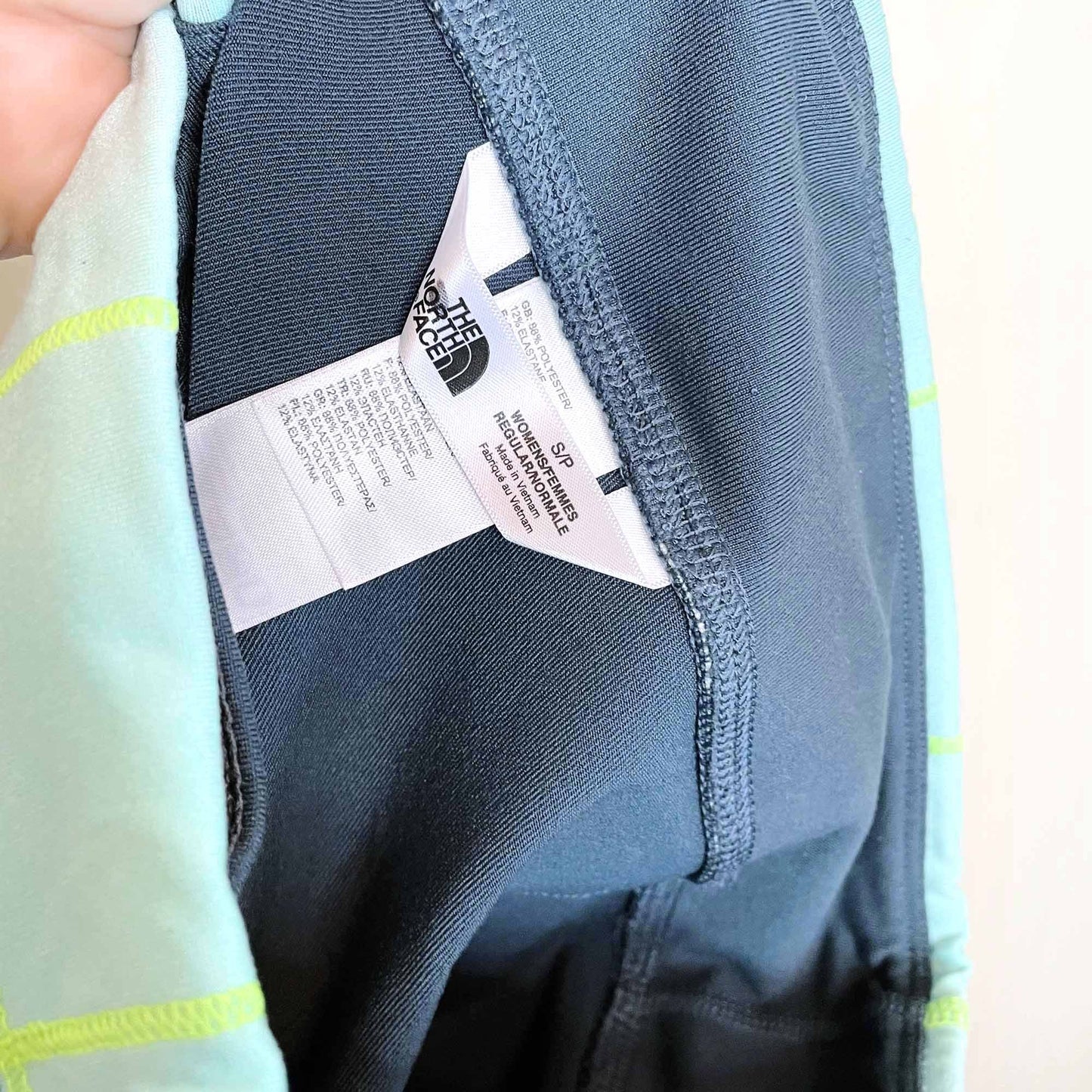 the north face low rise flare leg yoga pant - size small