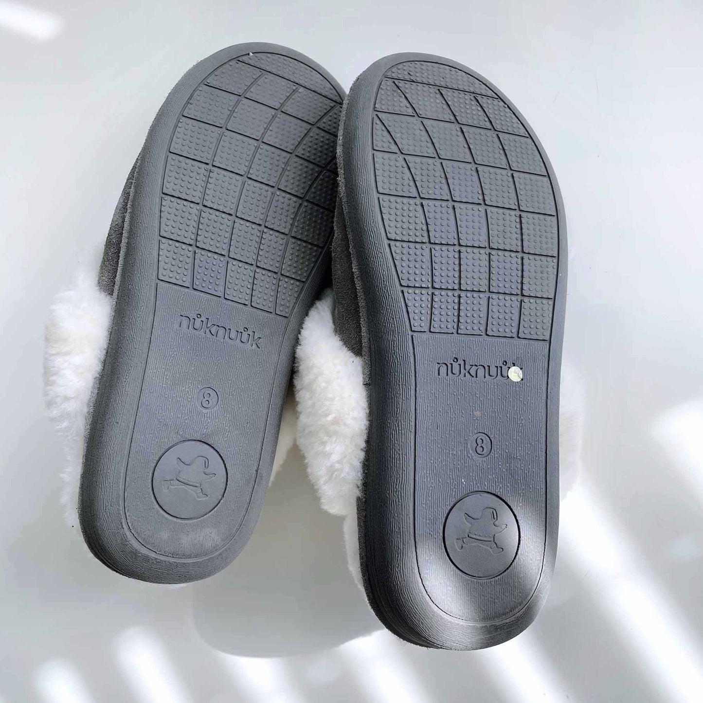 nuknuuk grey sheepskin becca slippers - size 8