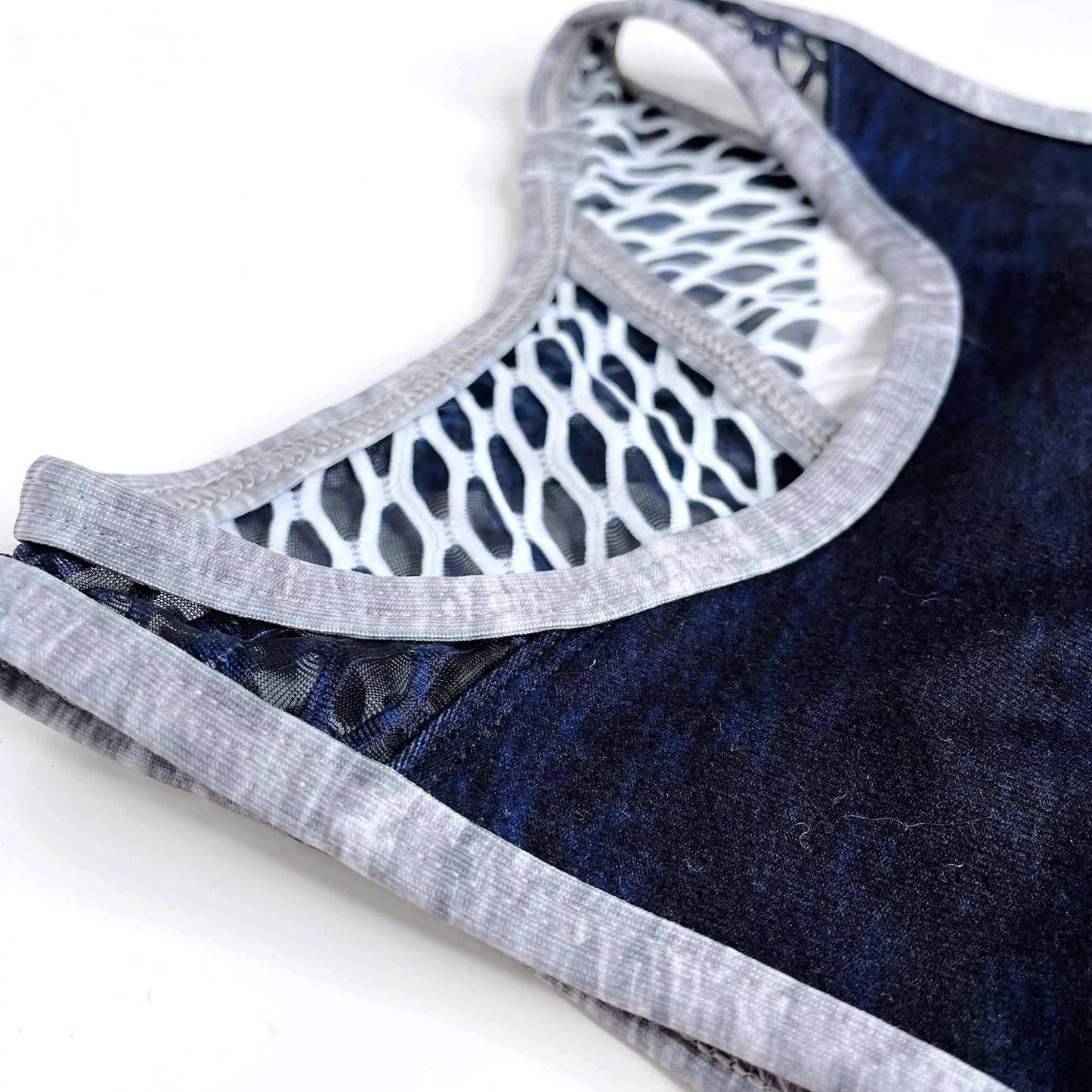 peloton high neck sports bra with mesh panel - size xs