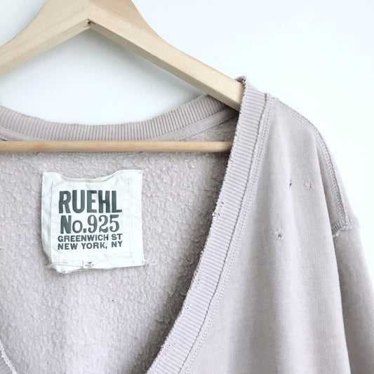 Ruehl no.925 deep v sweatshirt - size Medium