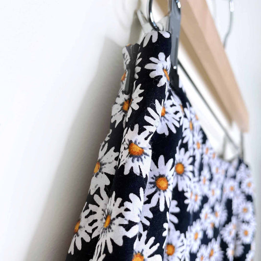 miss selfridge high rise swing hem daisy shorts - size 6