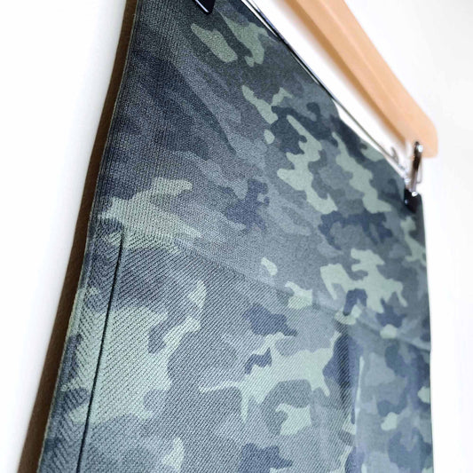 spanx look at me now seamless legging in camo - size xs