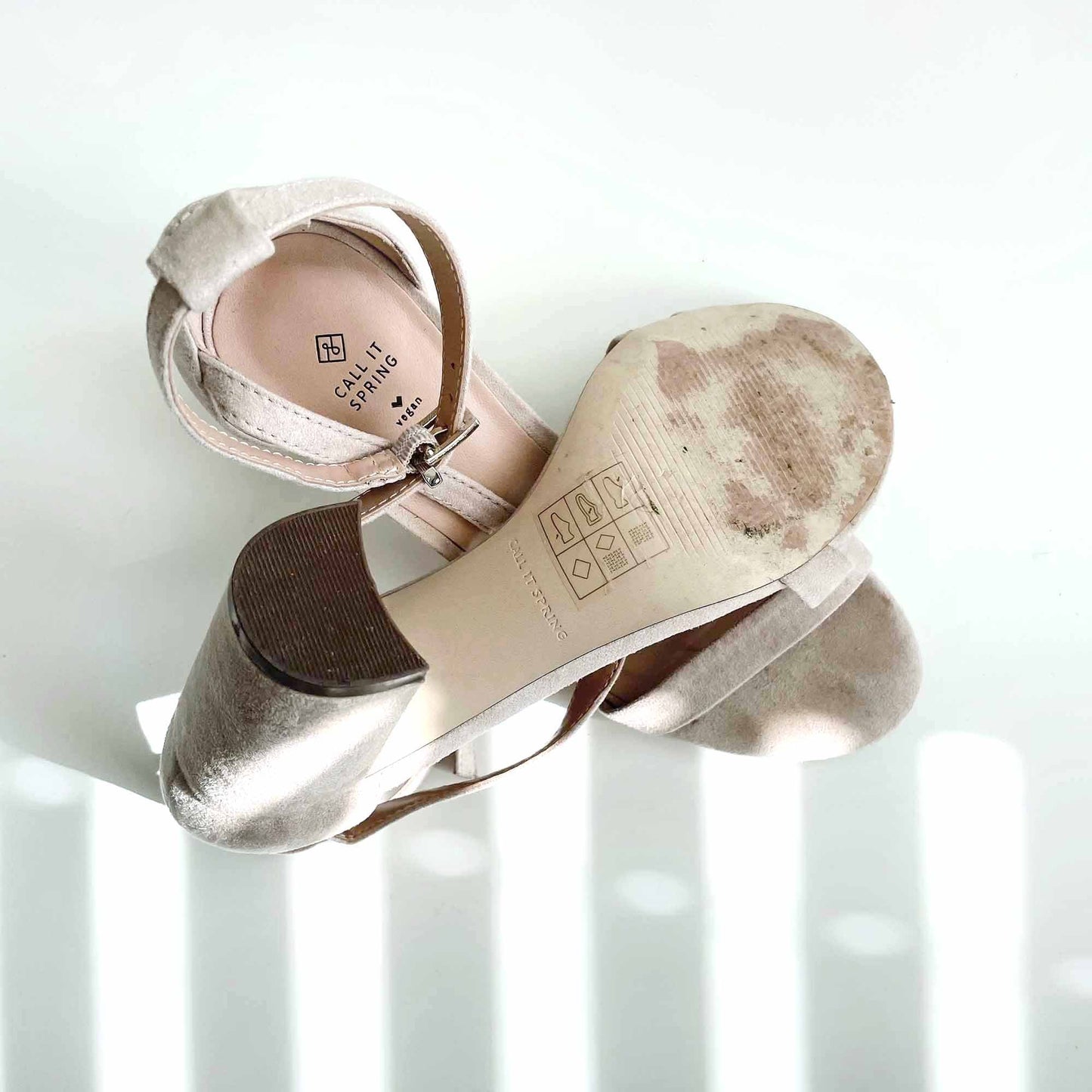 call it spring tayvia vegan block heel sandal - size 6