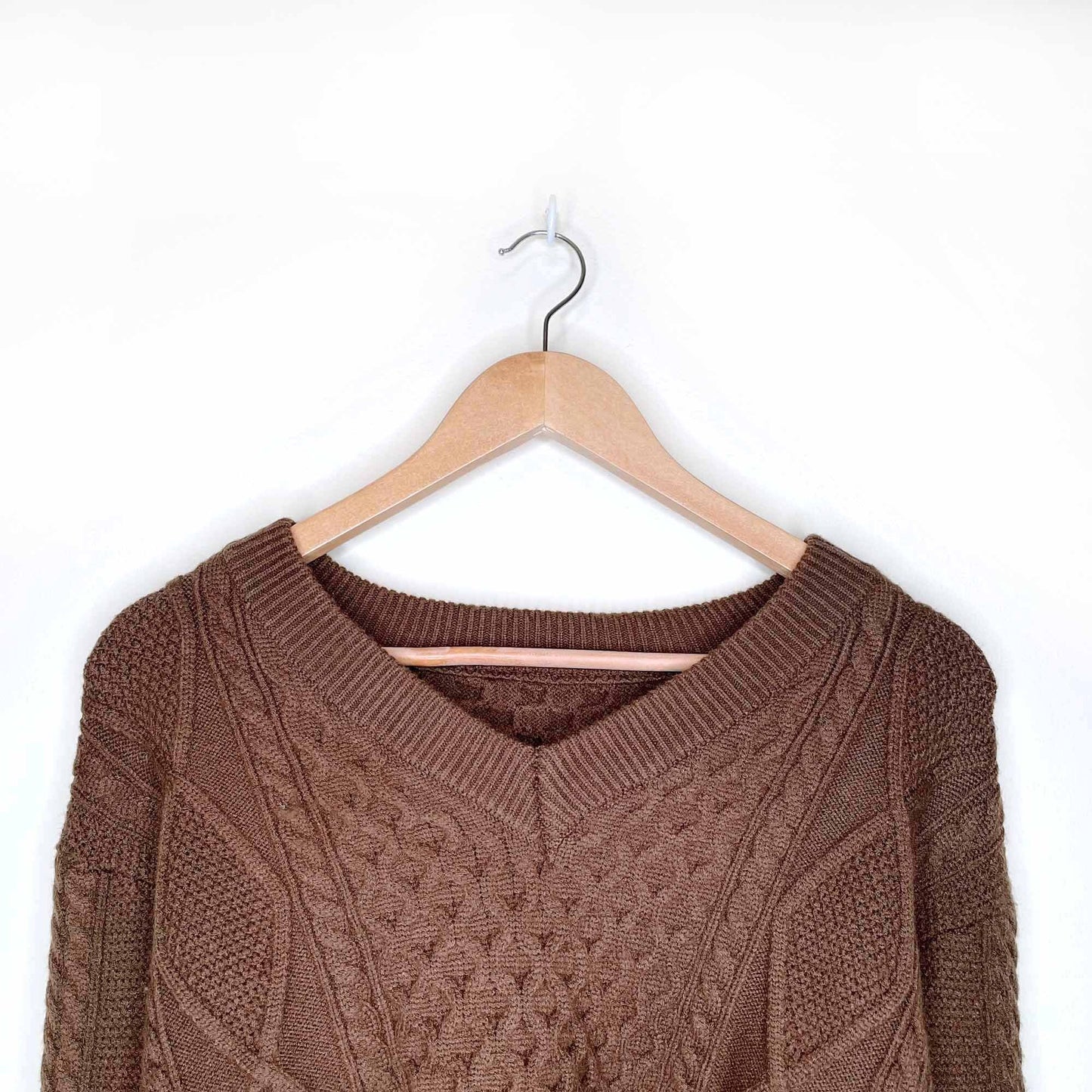 be bonita v-neck cropped cable kit tie-back sweater - size medium