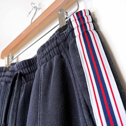 tna the iconic sweatpant with side stripe - size medium