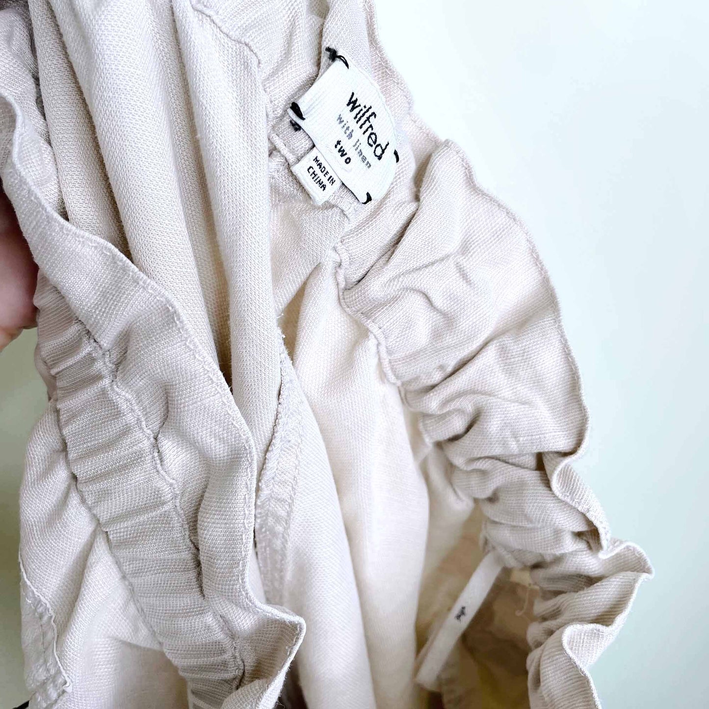 wilfred paradis beige cargo pocket linen-blend shorts - size 2