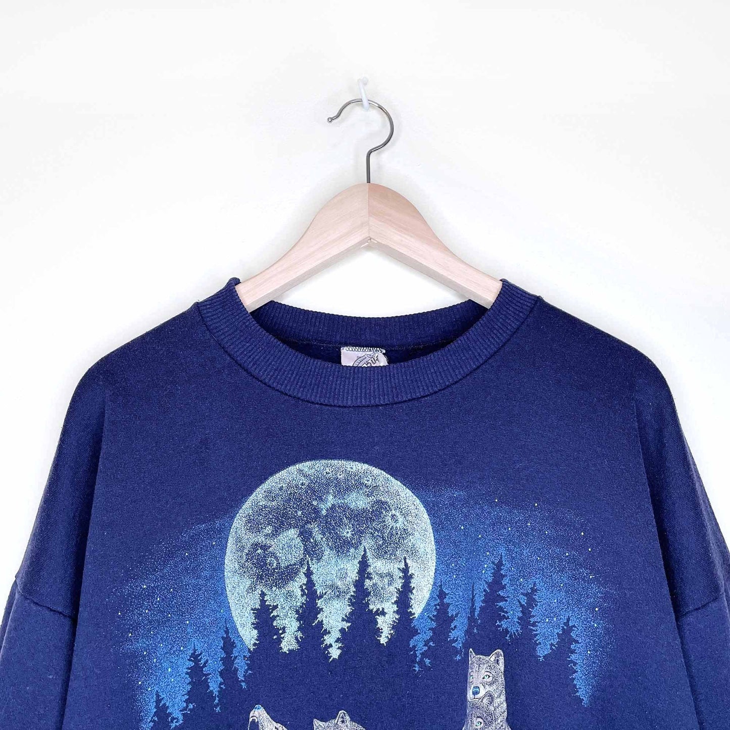 vintage canada bara-qu-da wolf pack by R. Charriel sweatshirt - size large