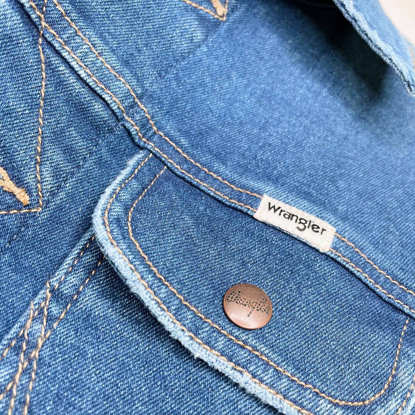 NWT Wrangler Heritage denim jacket In Throwback Blue - size xs