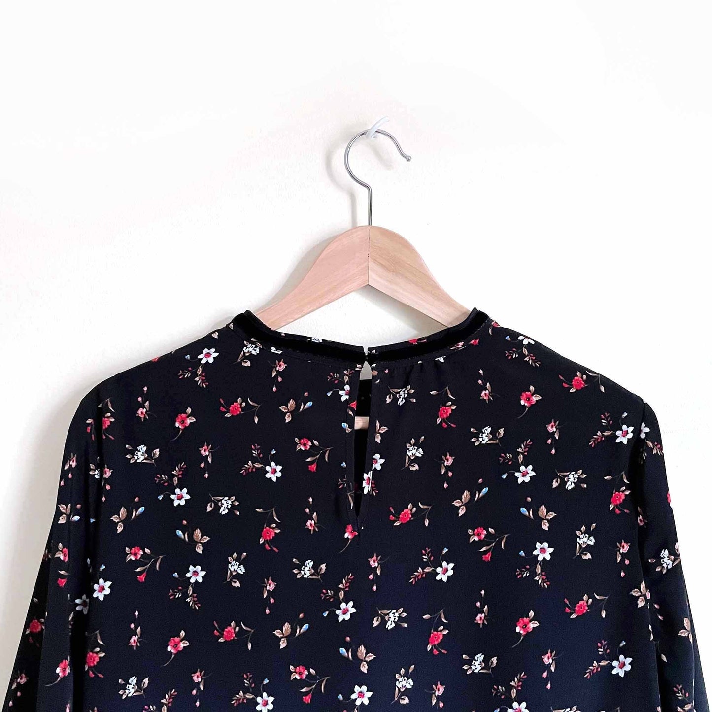 zara black floral peplum blouse with velvet trim - size medium