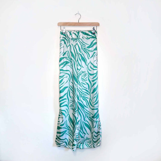 zara tropical green zebra pajama-style button down and wide leg pant set - size xs