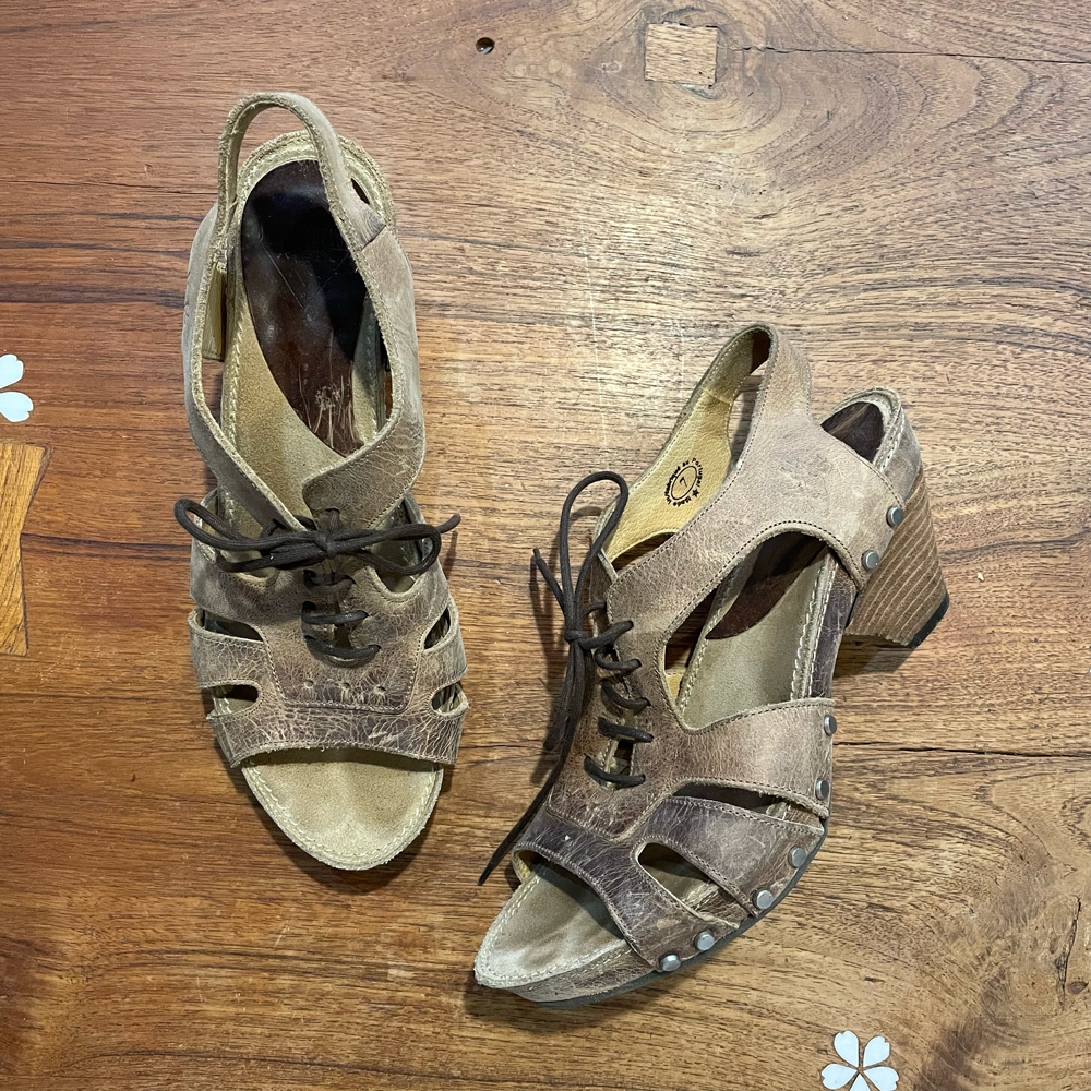john fluevog lace up leather heeled sandals - size 7