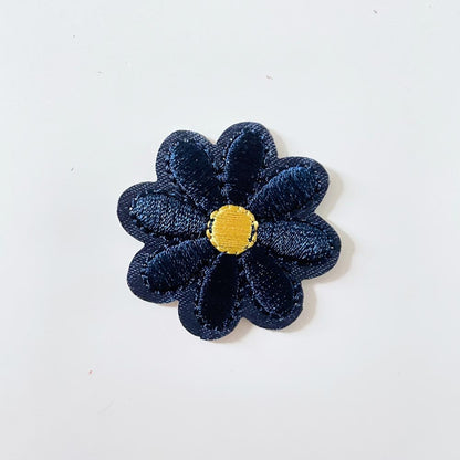 embroidered daisy iron - on patch - good market thrift store