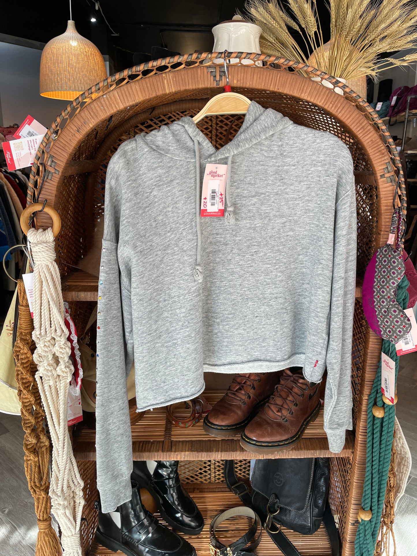 levi's studded sleeve cropped hoodie