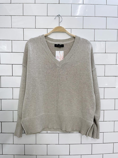 tahari v-neck oatmeal knit sweater