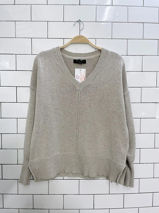 tahari v-neck oatmeal knit sweater