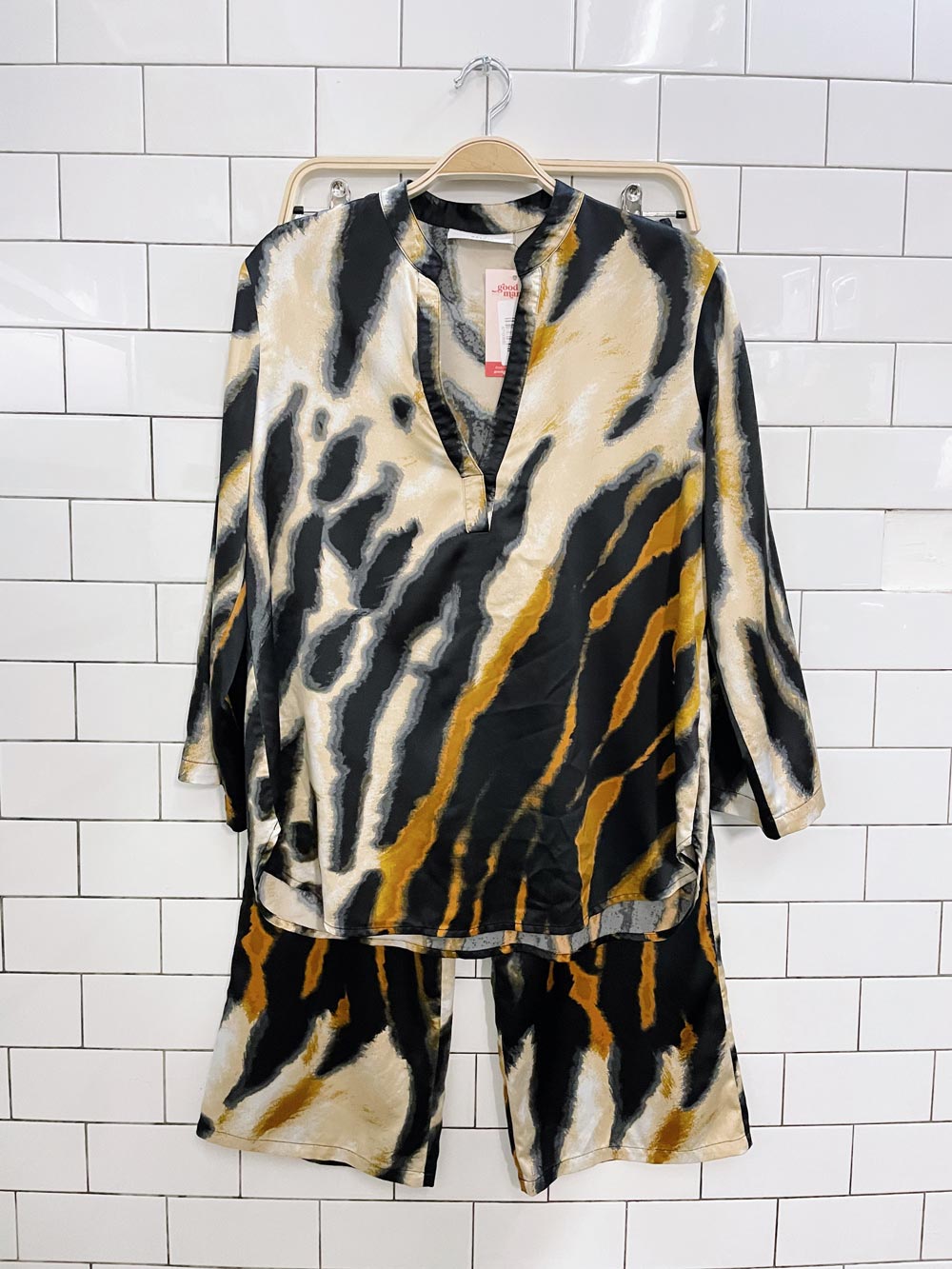 x2 natori safari satin sleepwear set