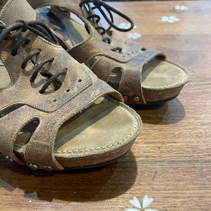 john fluevog lace up leather heeled sandals - size 7