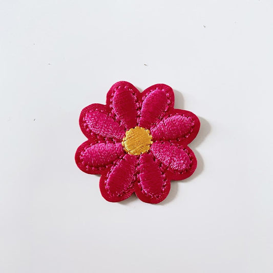 embroidered daisy iron - on patch - good market thrift store