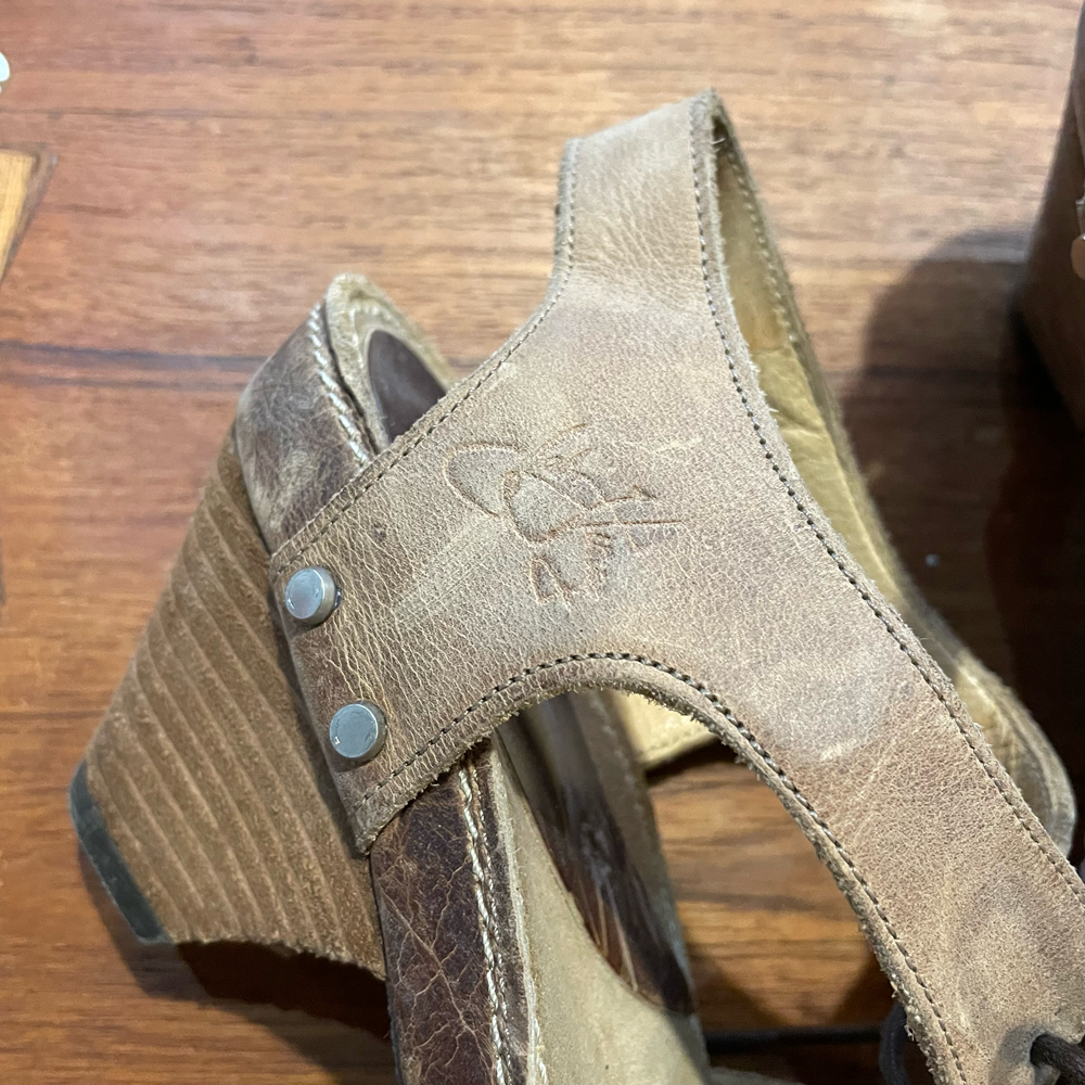 john fluevog lace up leather heeled sandals - size 7