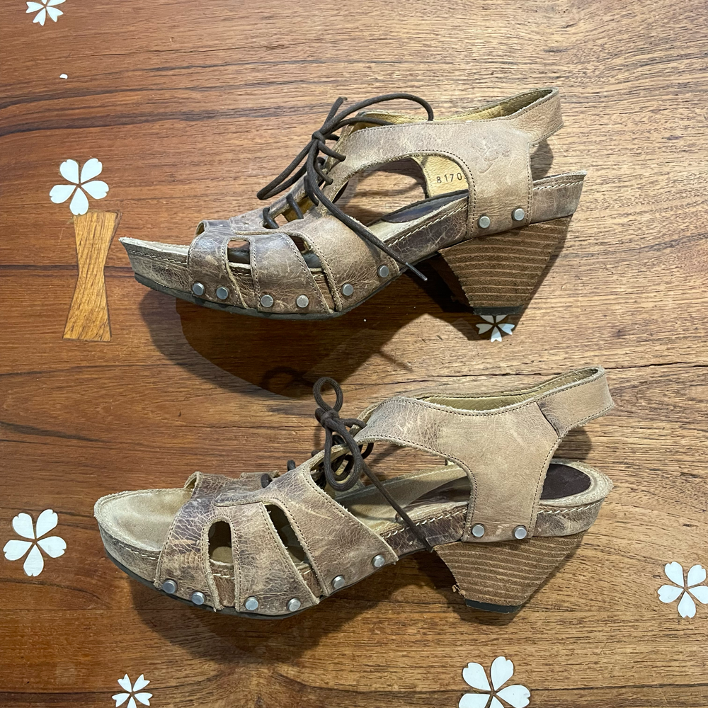 john fluevog lace up leather heeled sandals - size 7