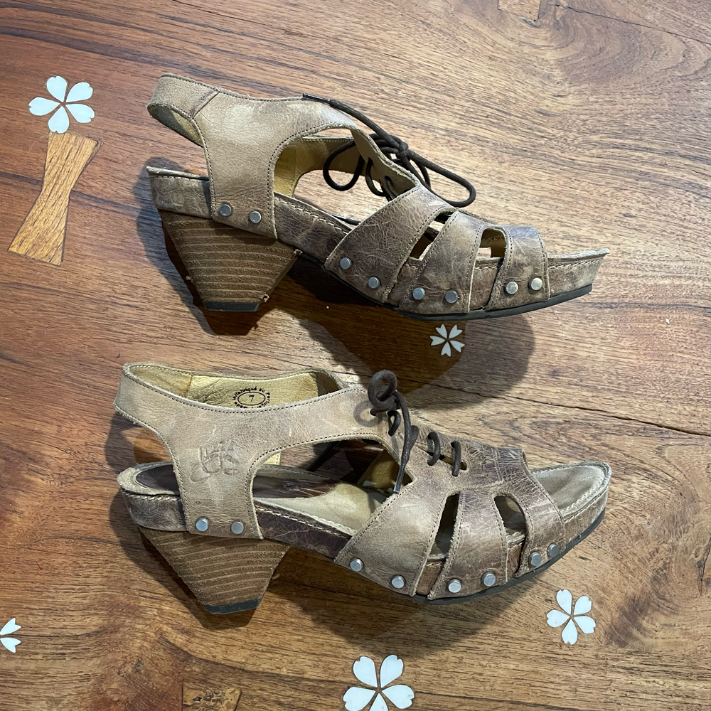 john fluevog lace up leather heeled sandals - size 7