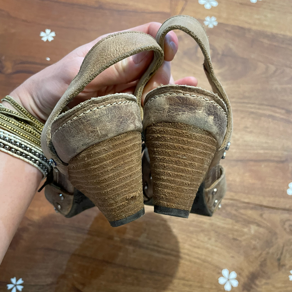 john fluevog lace up leather heeled sandals - size 7