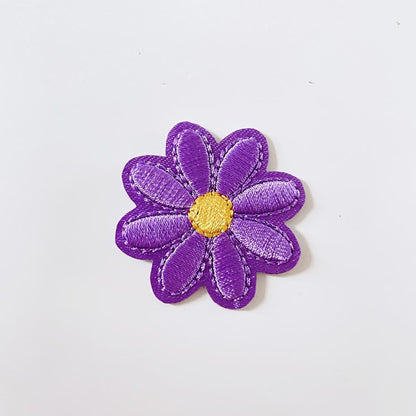 embroidered daisy iron - on patch - good market thrift store