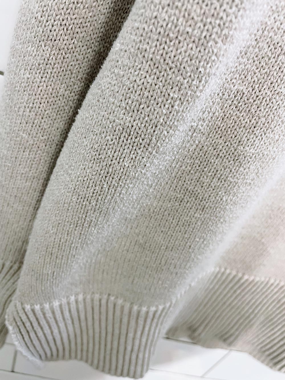 tahari v-neck oatmeal knit sweater