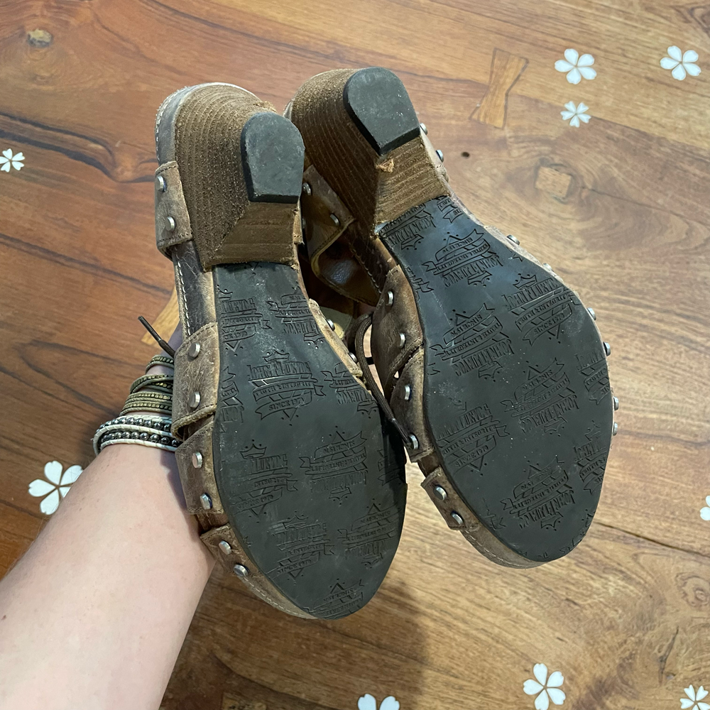 john fluevog lace up leather heeled sandals - size 7