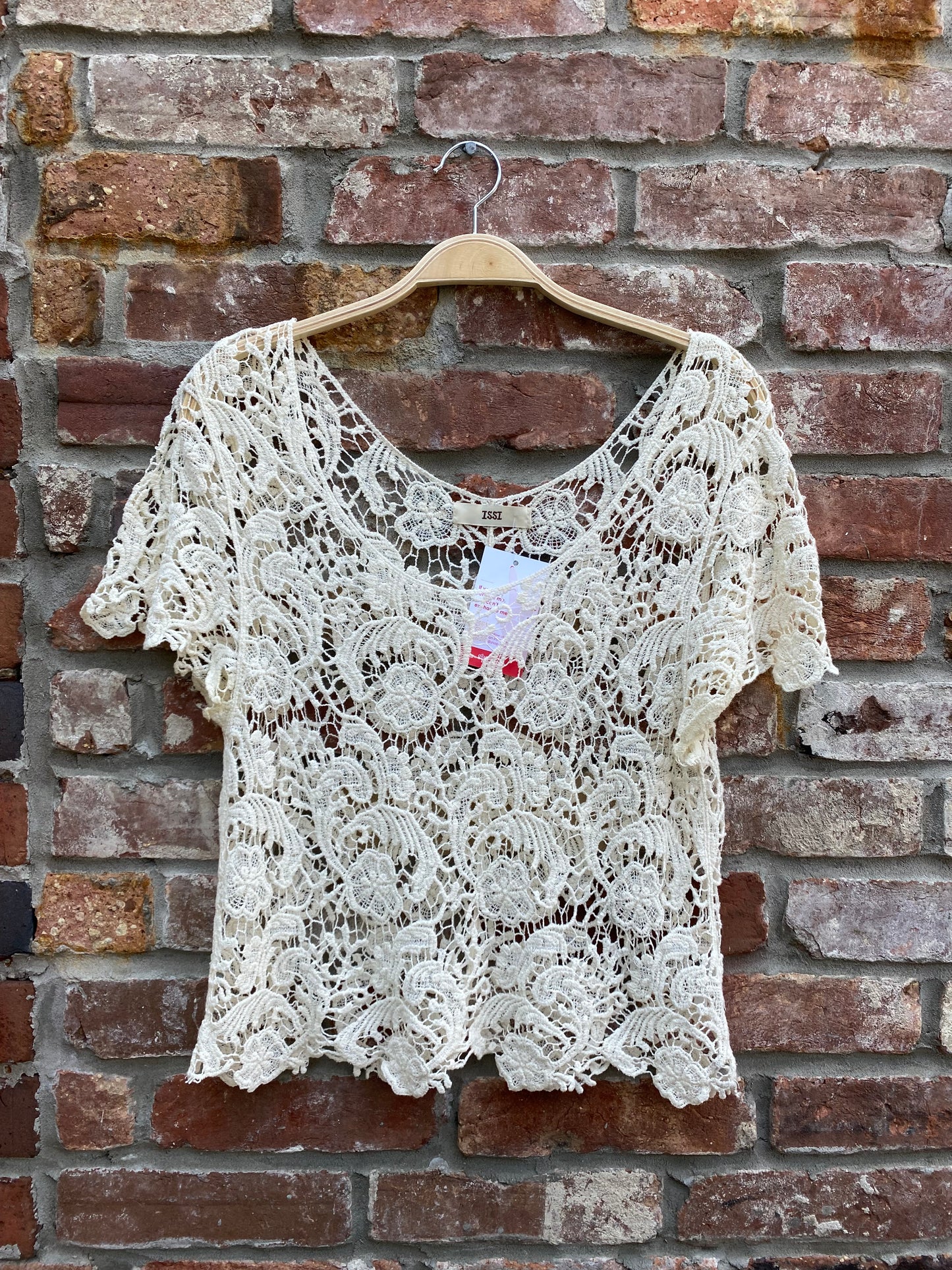issi crochet tee