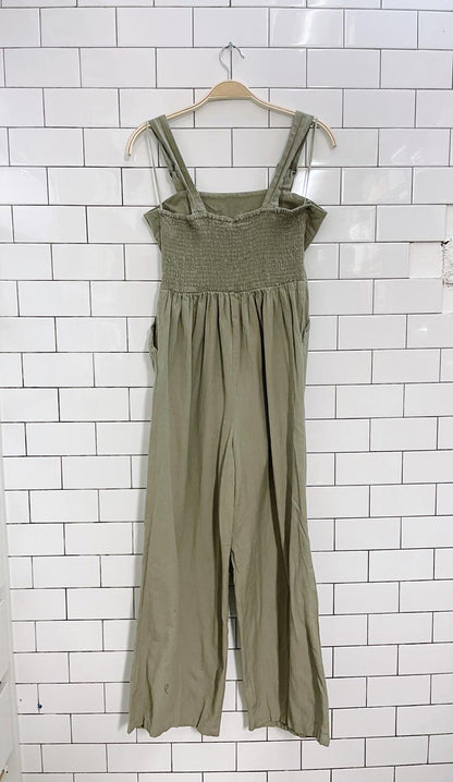 japna sage linen-blend overalls