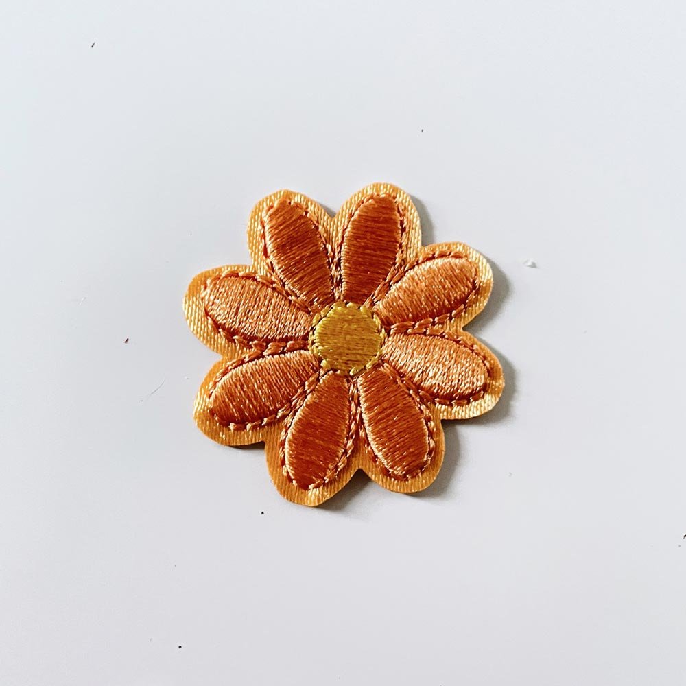 embroidered daisy iron - on patch - good market thrift store