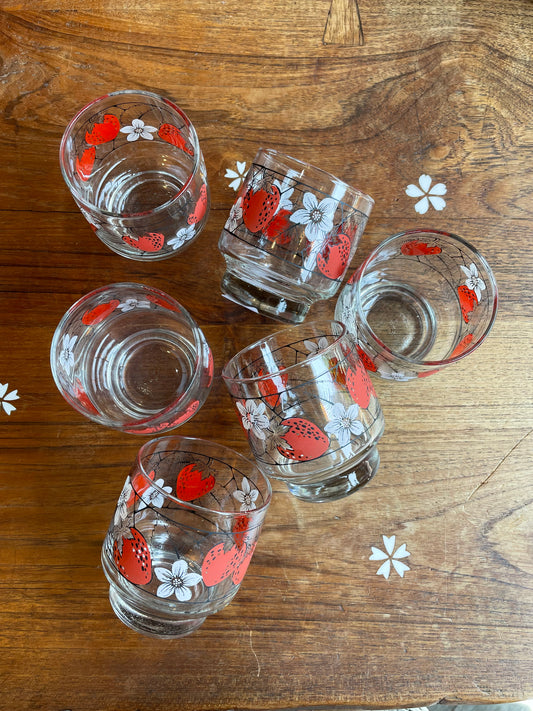 set of 6 vintage 70s strawberry glasses