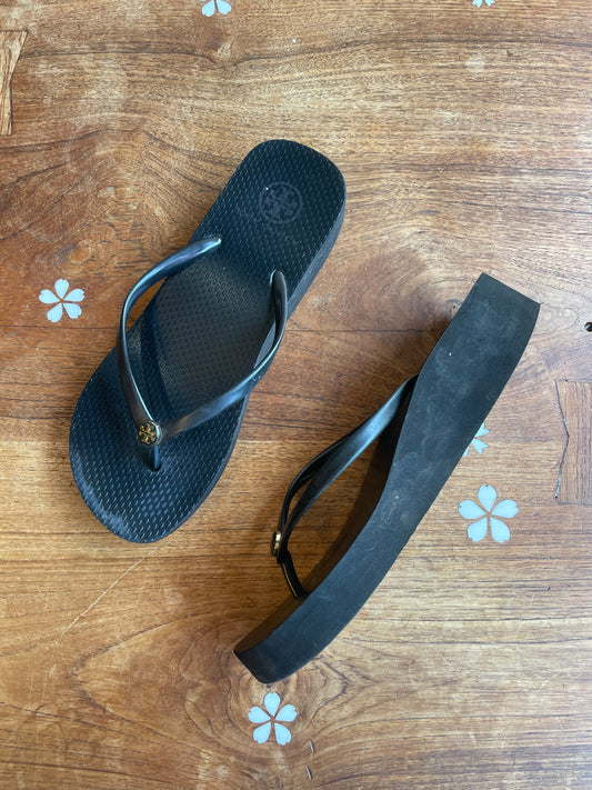 tory burch thin wedge logo flip flop