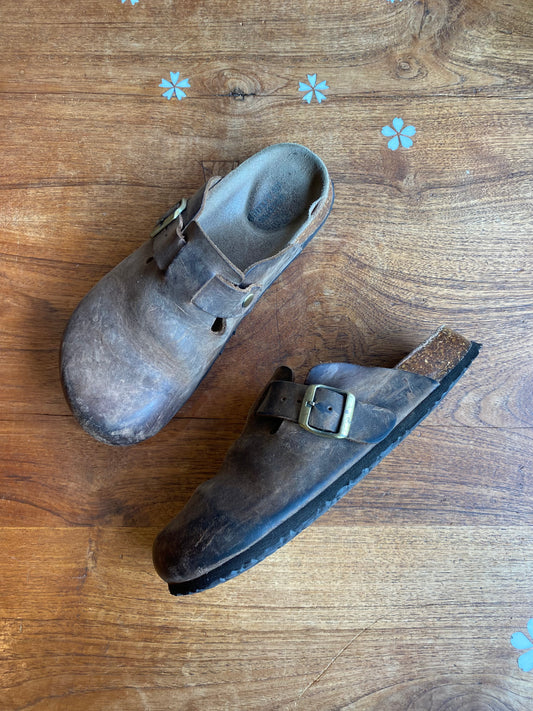 walking on a cloud leather boston clog