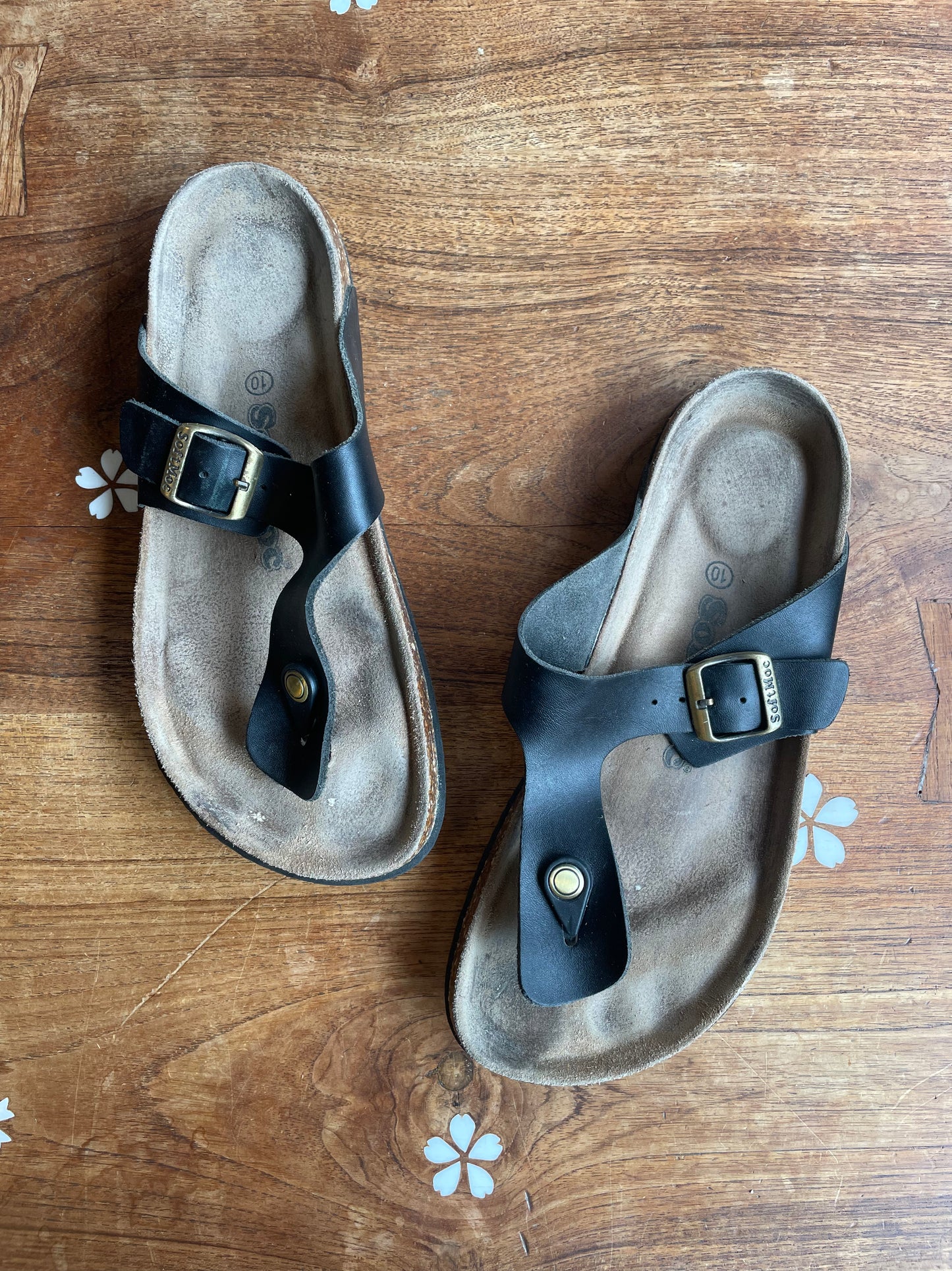 softmoc leather thong sandal