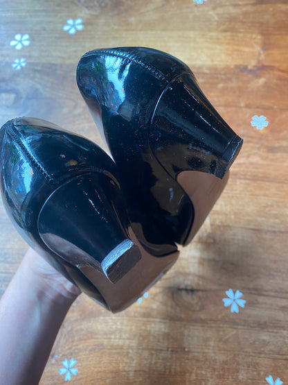 vintage bally patent leather day heel