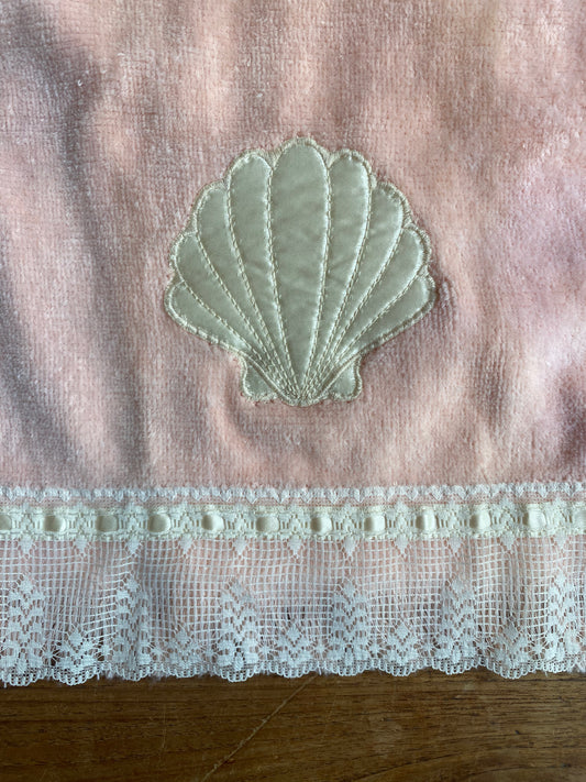 x2 vintage shell hand towels
