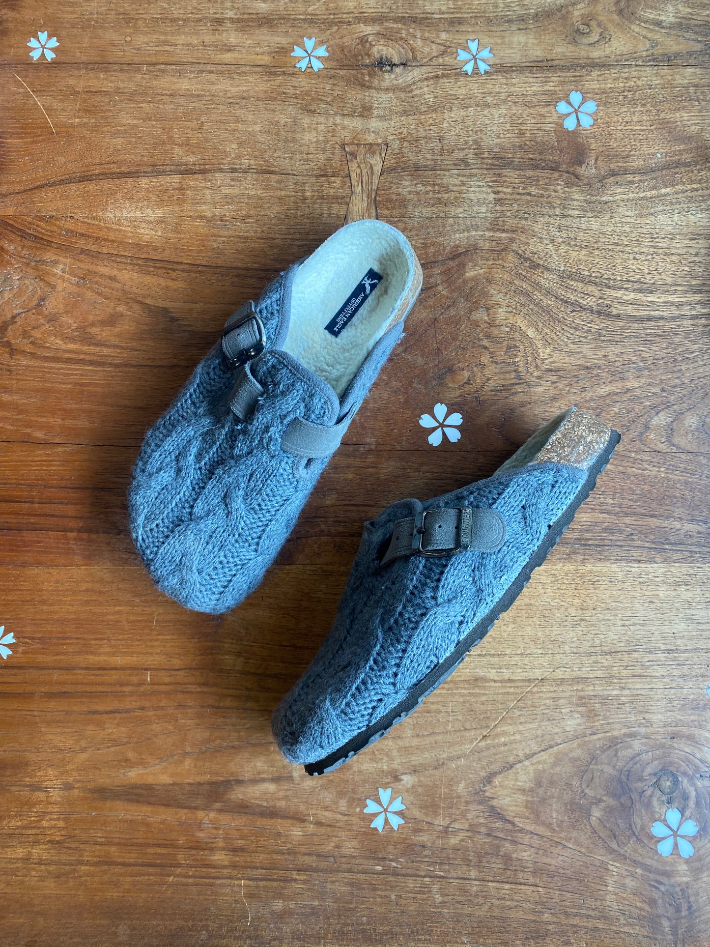 ae sherpa lined cable knit clog