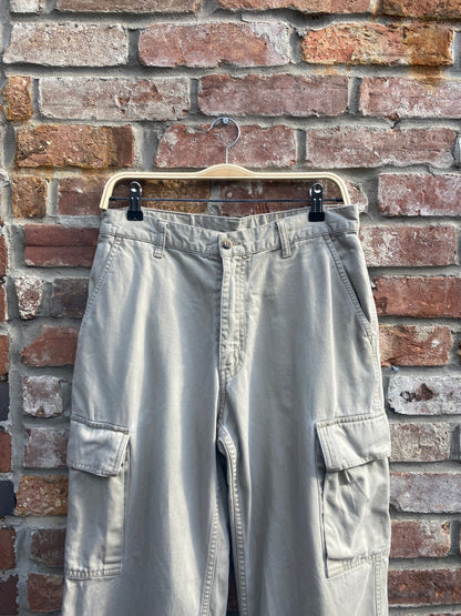 vintage 00s levi's baggy cargo pants