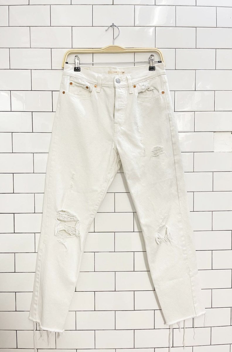 levi's wedgie straight leg distressed jeans - good market thrift store
