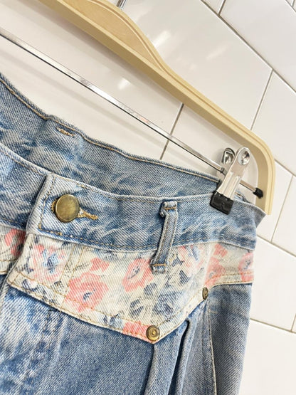 vintage 90s bluenotes floral waist tapered jeans - good market thrift store
