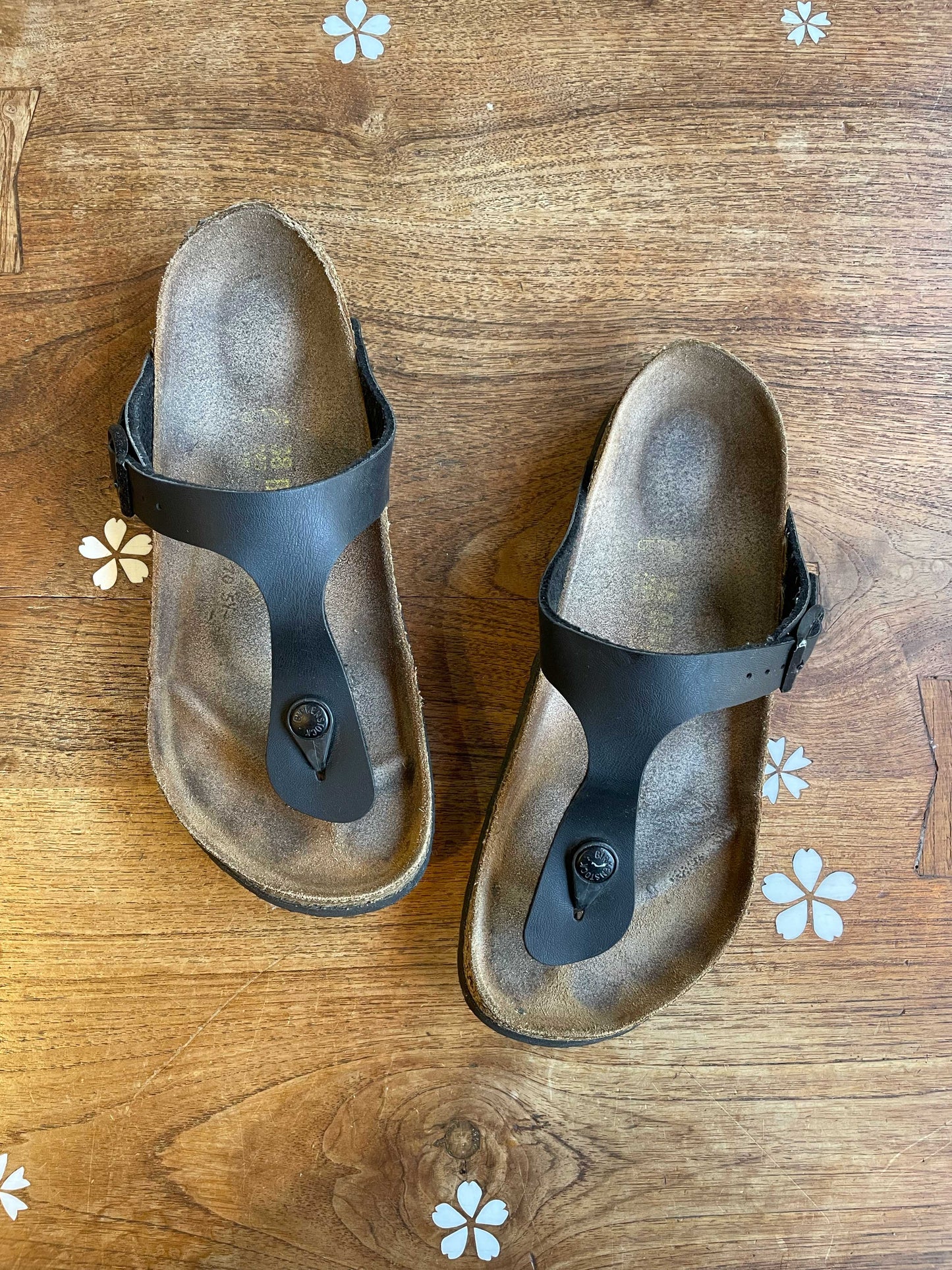 birkenstock black leather gizeh sandal