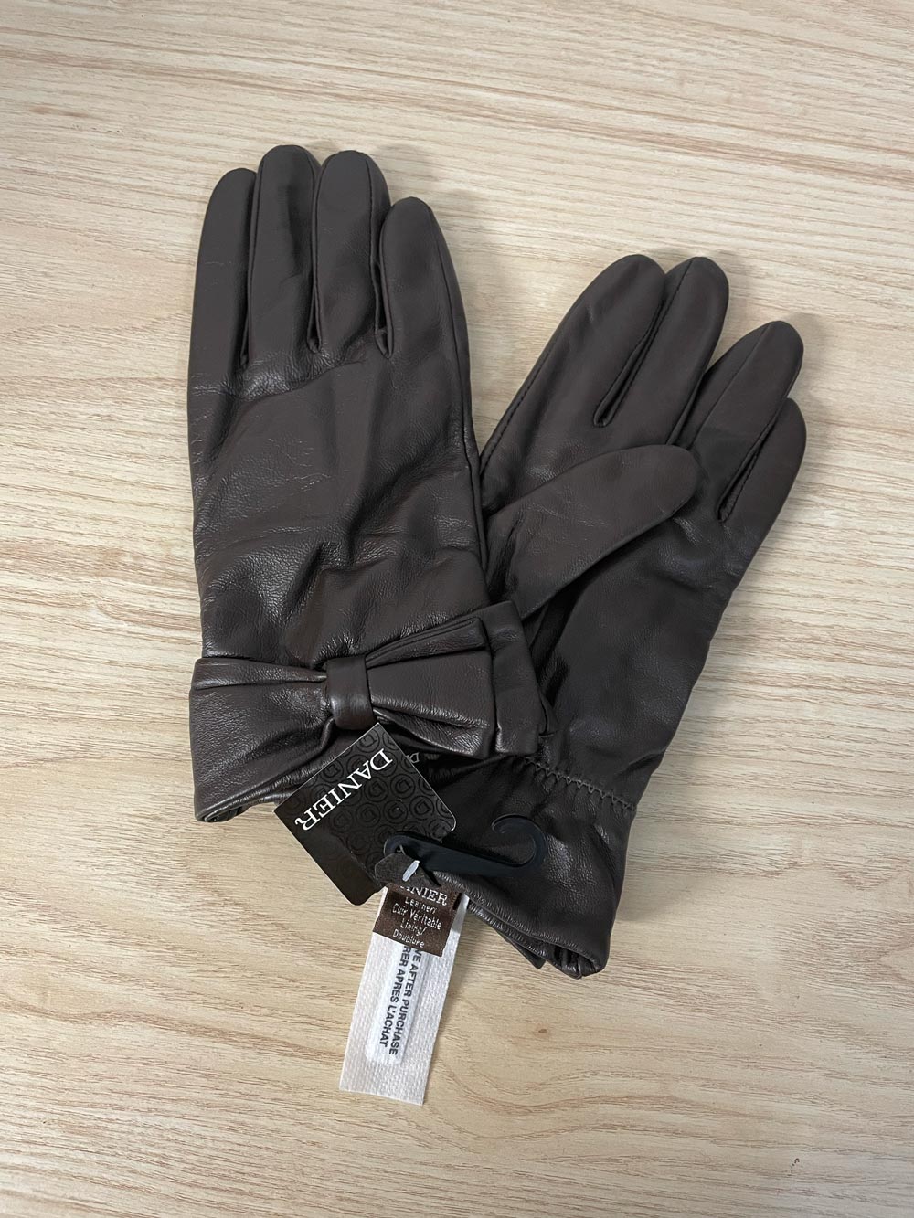 nwt danier wool-lined leather gloves