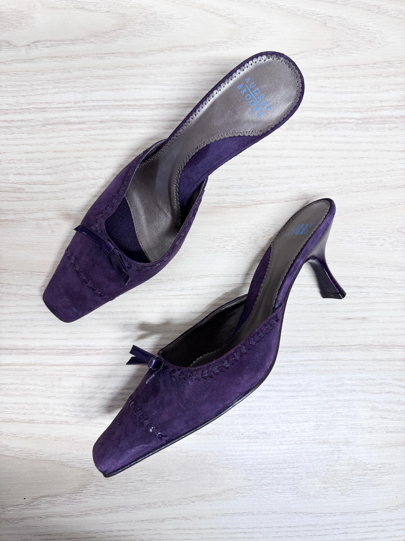 y2k audrey brooke soft suede bow detail heeled mule
