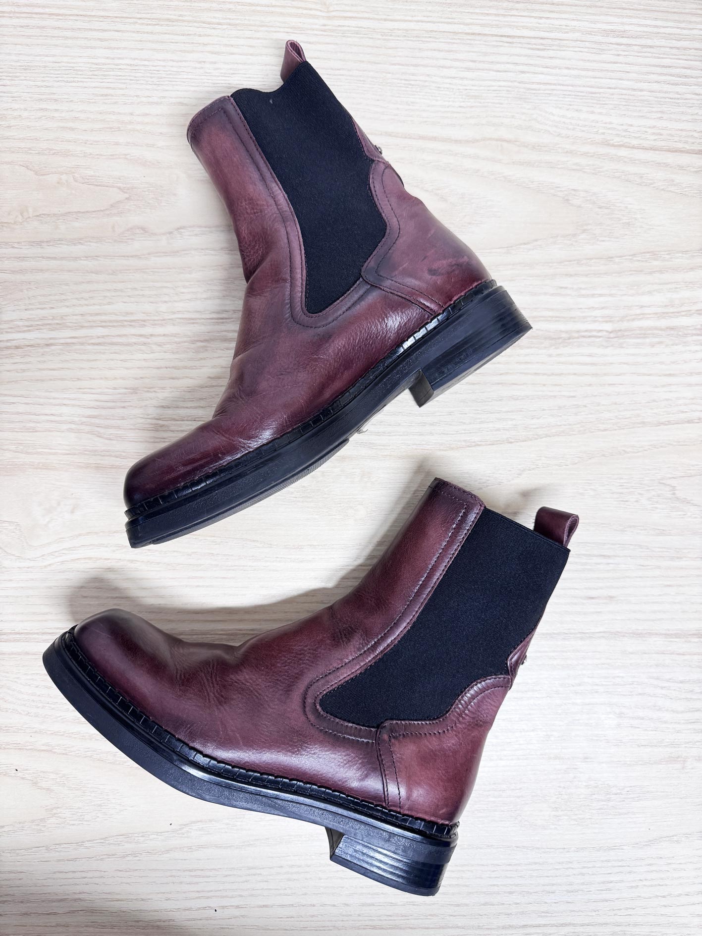 browns crisp cherry leather square toe chelsea boot