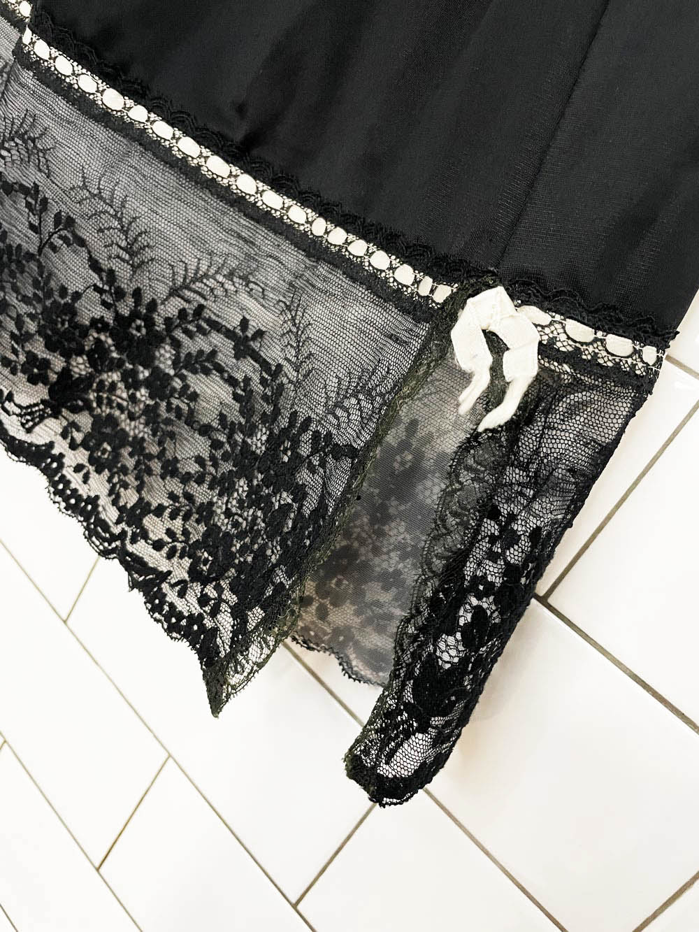 vintage van roalte lace trim satin poly slip mini skirt