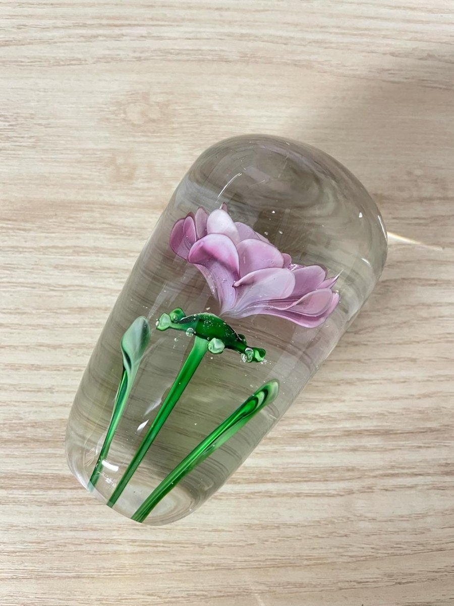 vintage dynasty gallery heirloom glass flower paperweight - good market thrift store