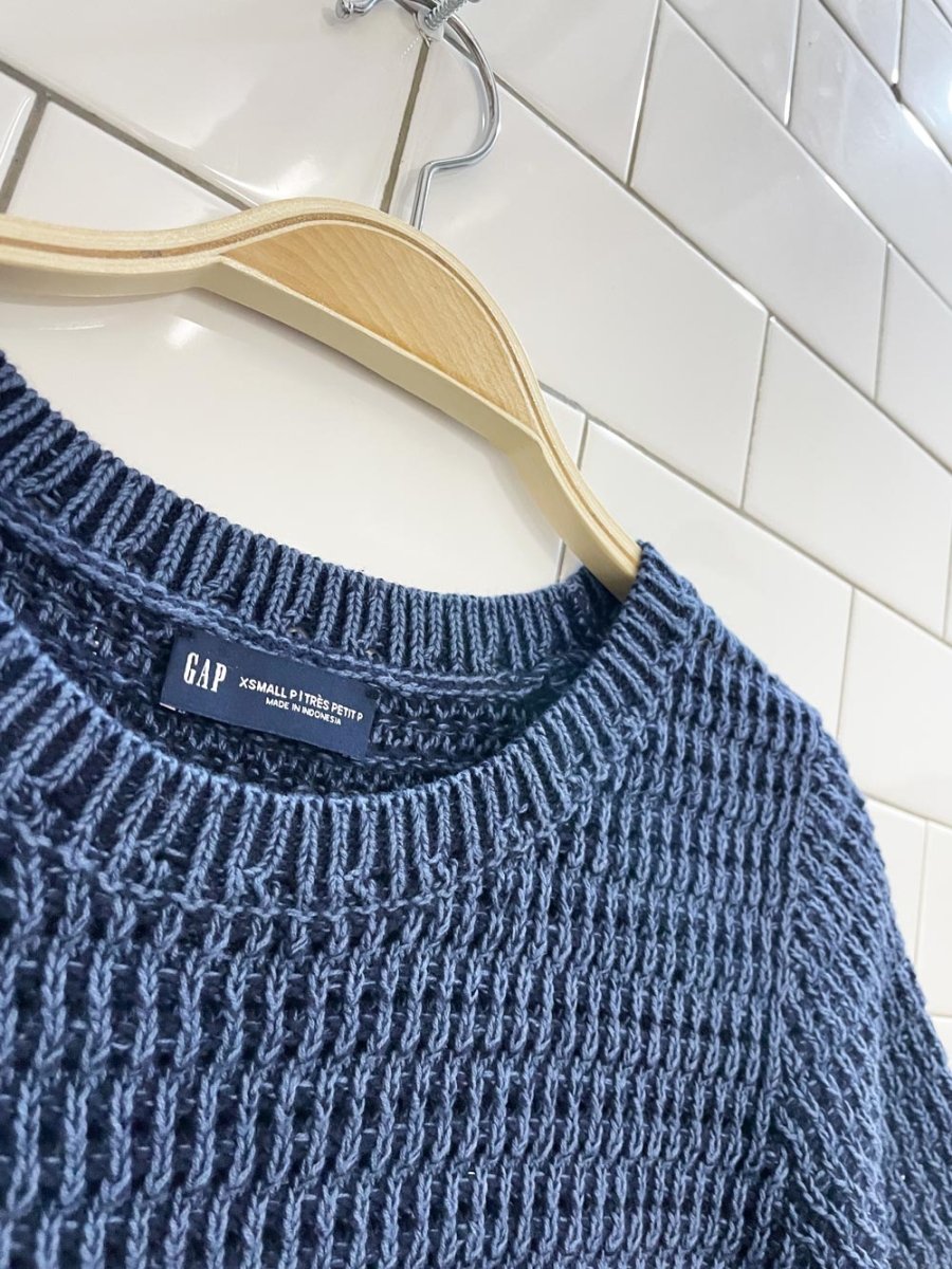 gap scallop hem knit top - good market thrift store